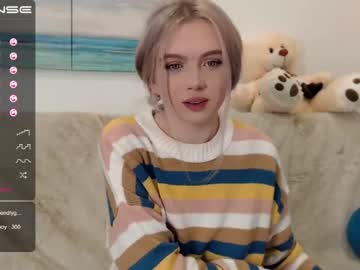 hot cam girl small_blondee image #739694