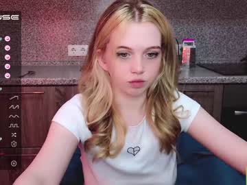 hot cam girl small_blondee image #2828358