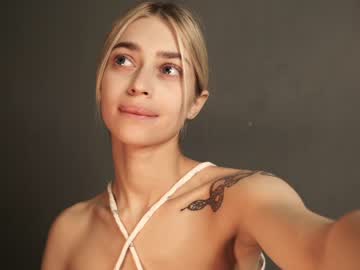 hot cam girl cuteelsa_ image #3236273