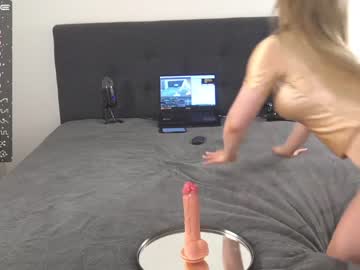 hot cam girl blondehottiekerry image #2341756