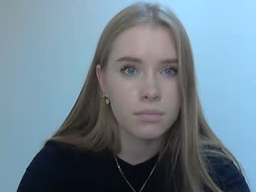 hot cam girl bite_big_lips image #390092