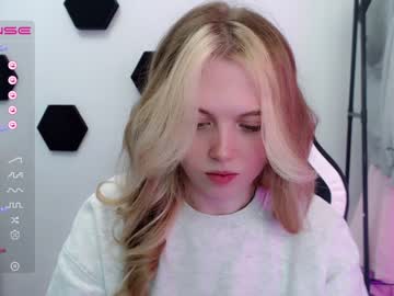 hot cam girl small_blondee image #2855354