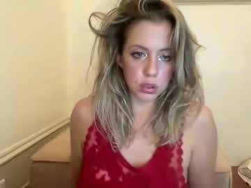 hot cam girl luckylaura1999 image #3322041