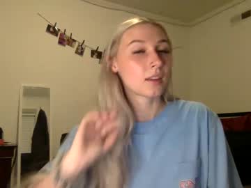 hot cam girl petiteblondie13 image #4626476