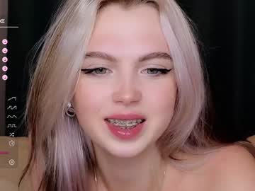 hot cam girl small_blondee image #3381019