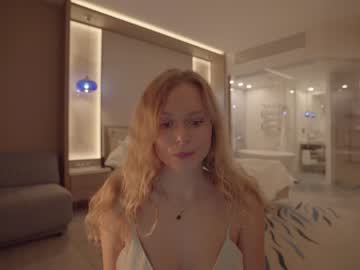 hot cam girl chillwithkira image #328408