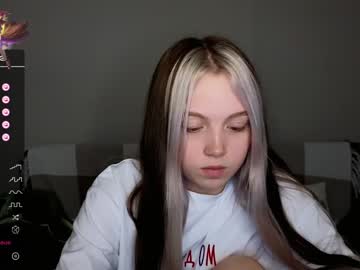 hot cam girl small_blondee image #3690987