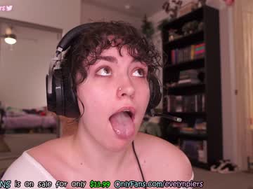 hot cam girl evelynpiers image #2739512