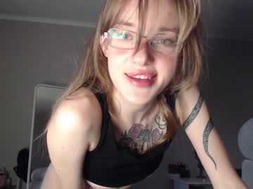 hot cam girl esther_estrie image #4050980