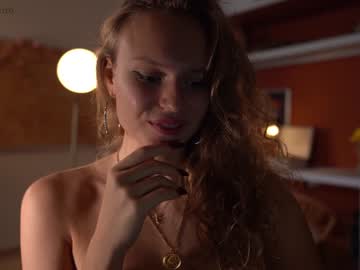 hot cam girl chillwithkira image #1898405