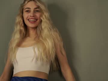 hot cam girl cuteelsa_ image #3212311