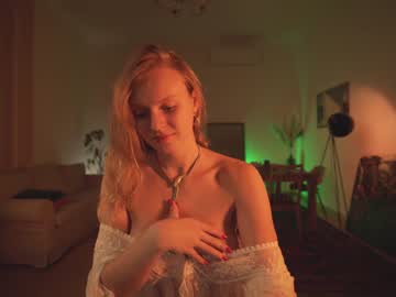 hot cam girl chillwithkira image #353083