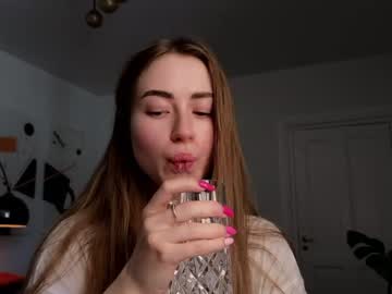 hot cam girl strawberryjamx image #3390823