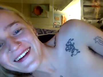 hot cam couple chloekissesss image #570416