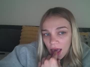chloe_damian hot cam