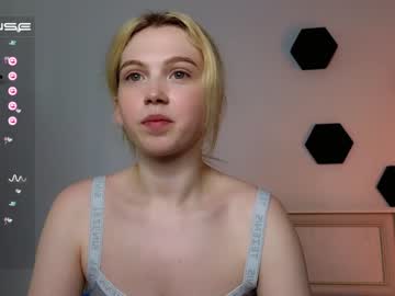 hot cam girl small_blondee image #2984806