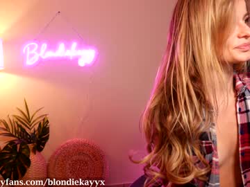 hot cam girl blondiekayy image #626539