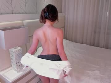 hot cam girl little_lolla17 image #4679297