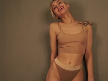 hot cam girl cuteelsa_ image #3222609