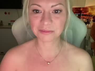 hot cam girl kiradivine image #2676531