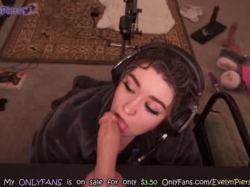 hot cam girl evelynpiers image #3187674