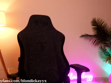 hot cam girl blondiekayy image #587877