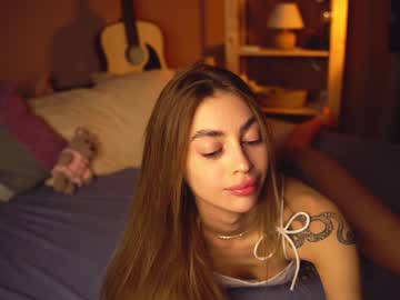 hot cam girl cuteelsa_ image #4045597