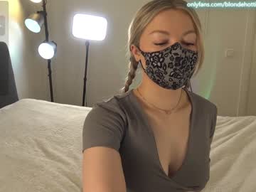 hot cam girl blondehottiek image #4349642