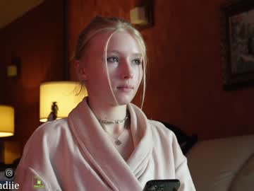 hot cam girl bestblondiiecb image #3923085