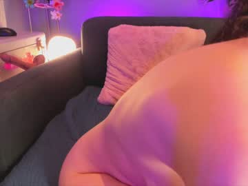 hot cam girl littlee33 image #4469753