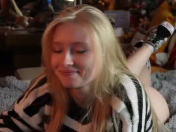 hot cam girl bestblondiiecb image #4023828