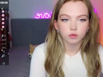 hot cam girl small_blondee image #3065487
