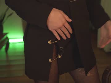 hot cam girl chillwithkira image #496090