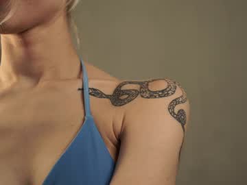 hot cam girl cuteelsa_ image #3217409