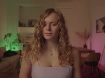 hot cam girl chillwithkira image #395749