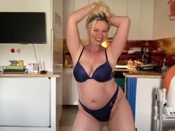 hot cam girl kiradivine image #3037206