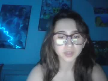 hot cam girl petitebrokecollegechick image #3298388