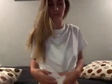 hot cam girl blondiebabbby420 image #1996083