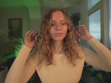 hot cam girl chillwithkira image #485096