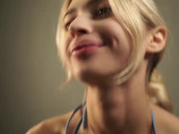 hot cam girl cuteelsa_ image #3217312