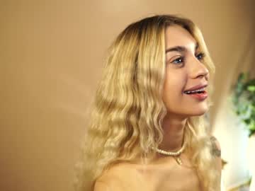hot cam girl cuteelsa_ image #3575884