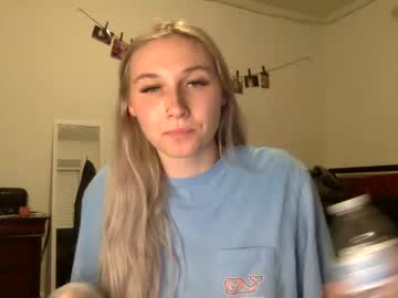 hot cam girl petiteblondie13 image #4626493