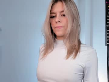 hot cam girl pureandinnocenta image #3643104