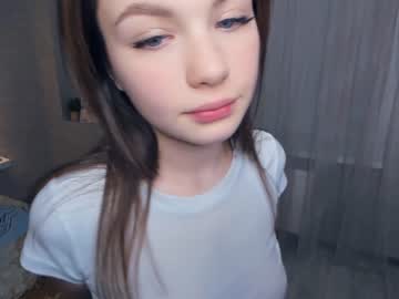 hot cam girl smiles_energy image #3943321
