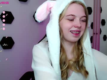 hot cam girl small_blondee image #2798813