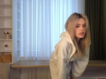 hot cam girl catecrago image #4691981