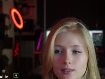 hot cam girl bestblondiiecb image #3937185