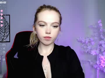 hot cam girl small_blondee image #2547374