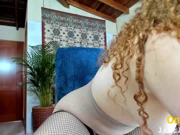 hot cam girl little_izzi image #2780643