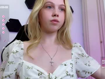 hot cam girl small_blondee image #2932025